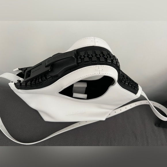 *SOLD* Authentic Balenciaga Leather Megazip Tote / Shoulder Bag - Picture 2 of 6